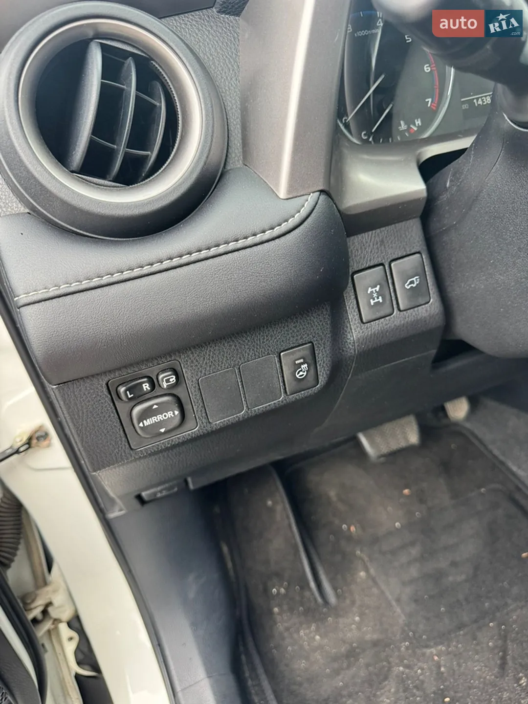 2016 Toyota RAV 4 - мініатюра 12