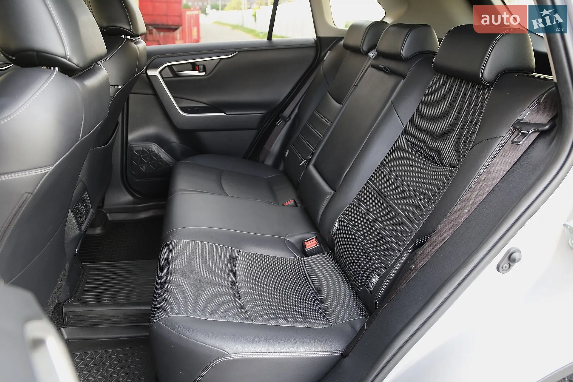 2019 Toyota RAV 4 - мініатюра 10
