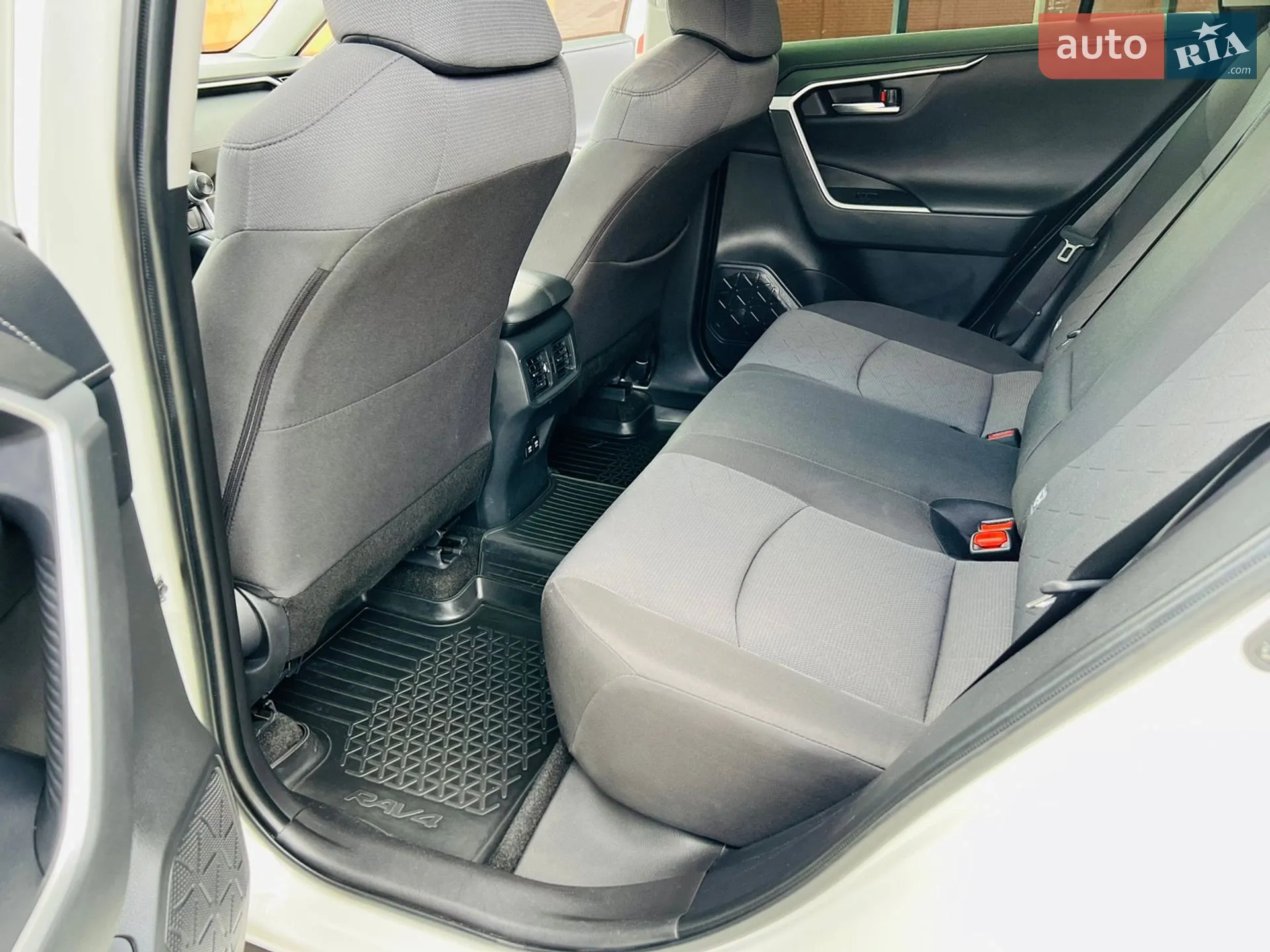 2020 Toyota RAV 4 - мініатюра 32