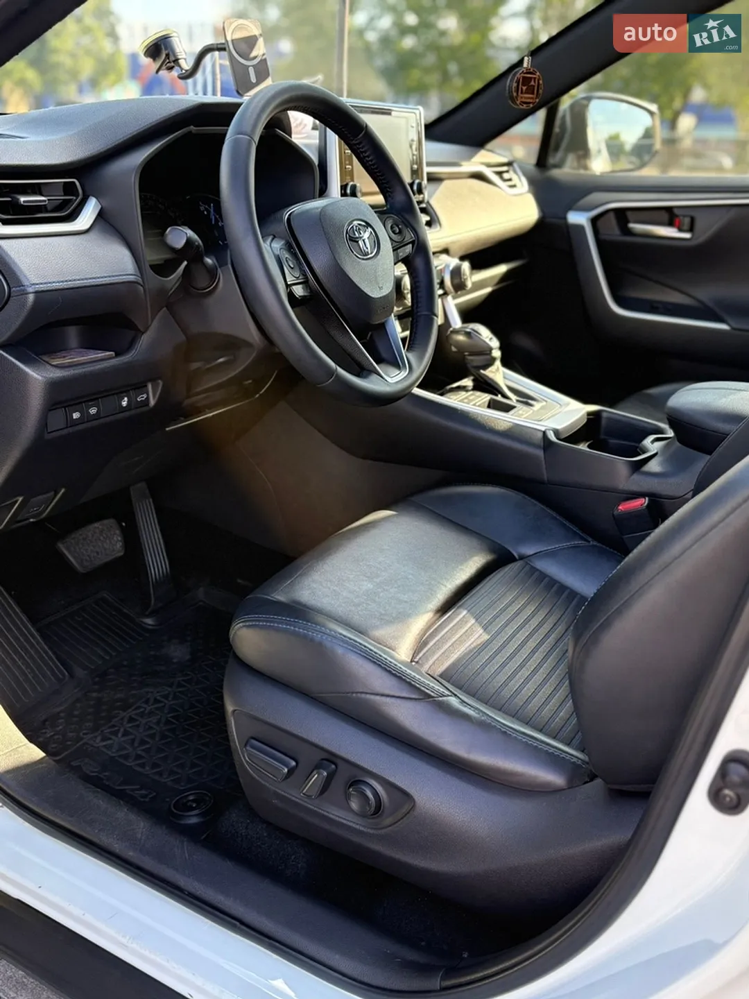 2019 Toyota RAV 4 - мініатюра 20