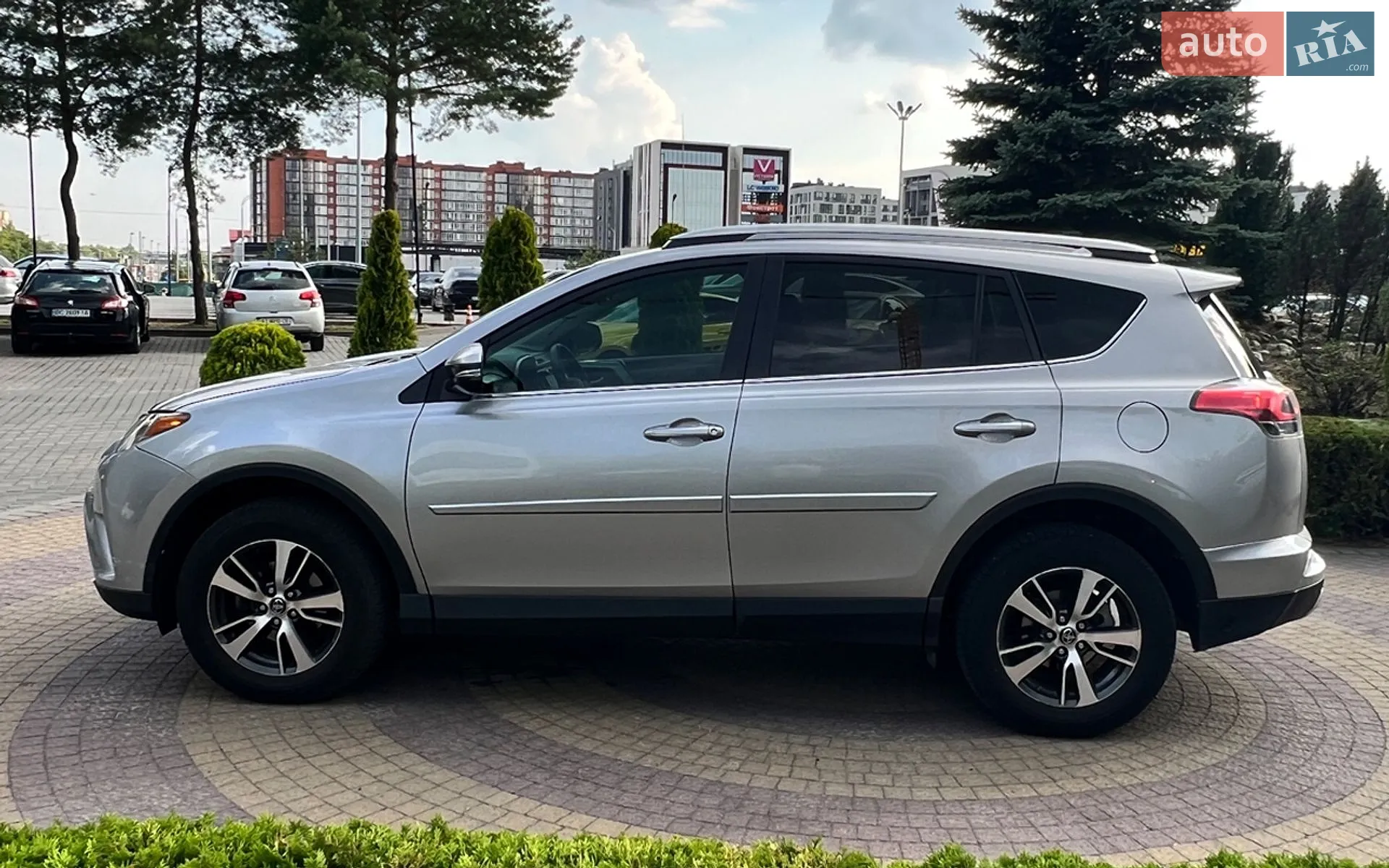 2017 Toyota RAV 4 - мініатюра 4