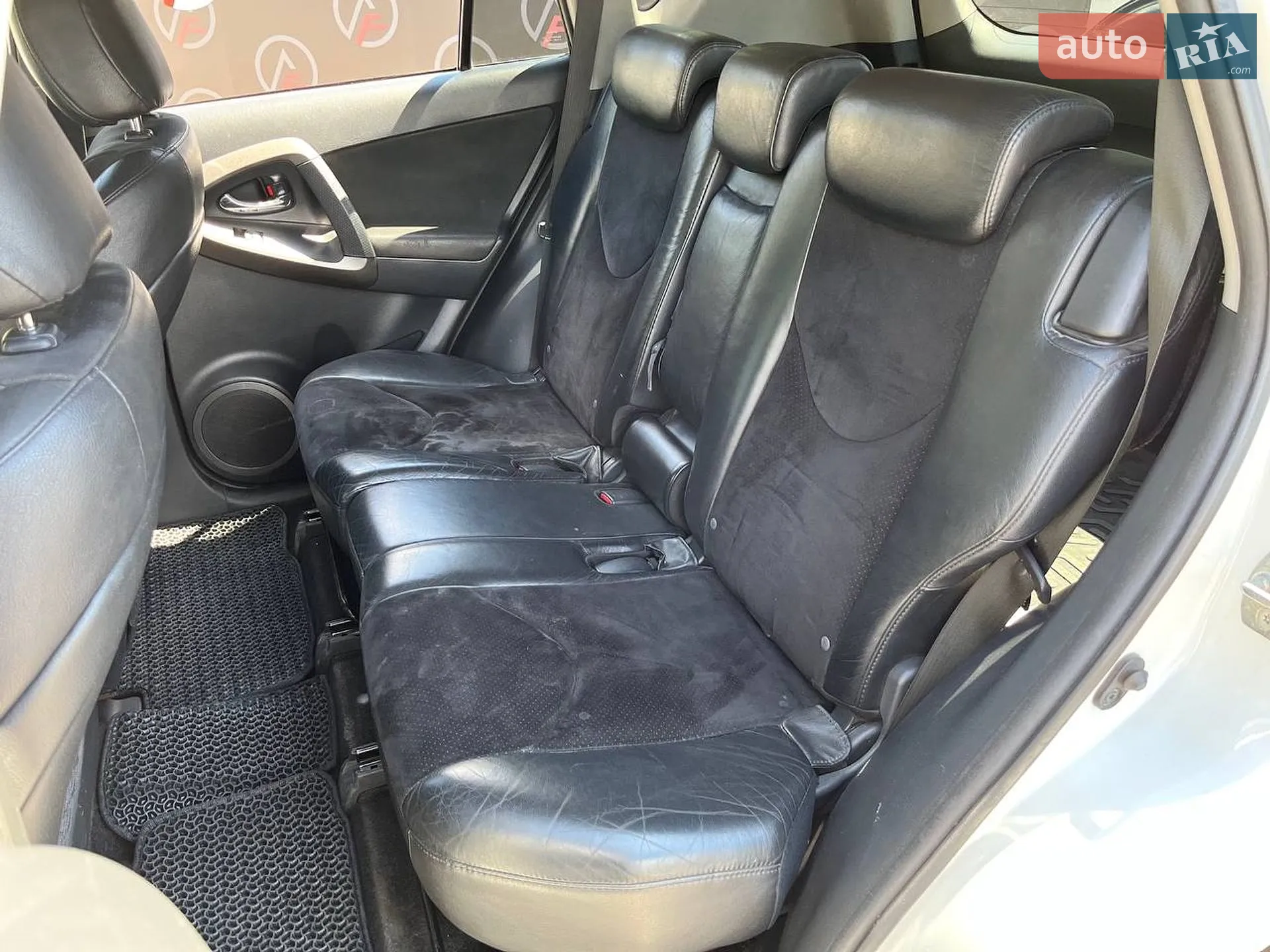 2010 Toyota RAV 4 - мініатюра 12