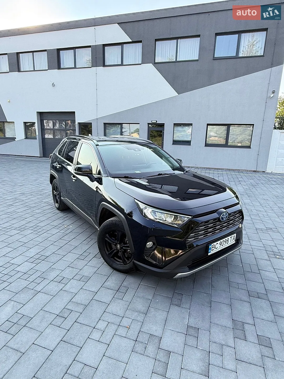 2020 Toyota RAV 4 - фото 1