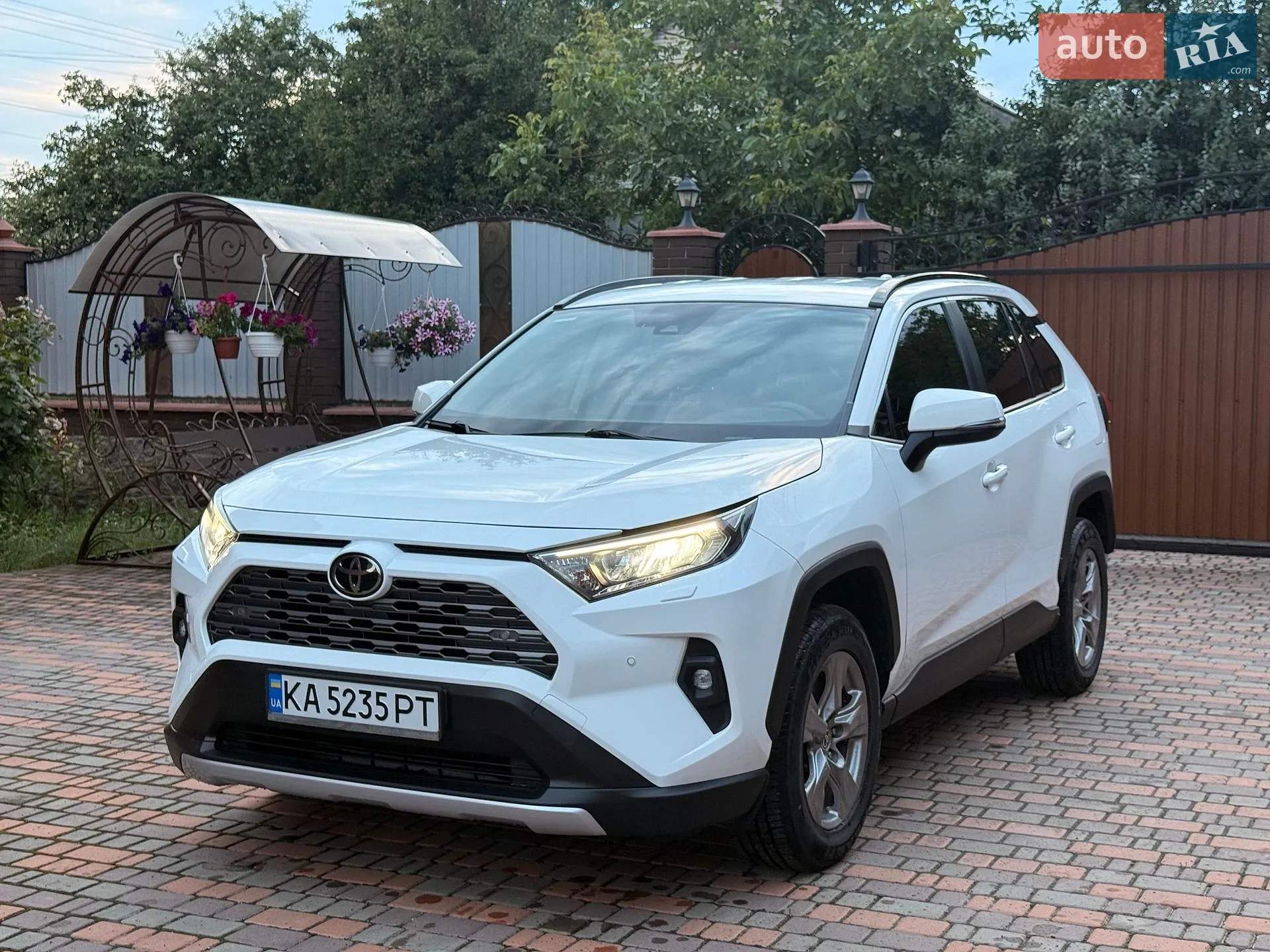2022 Toyota RAV 4 - фото 1