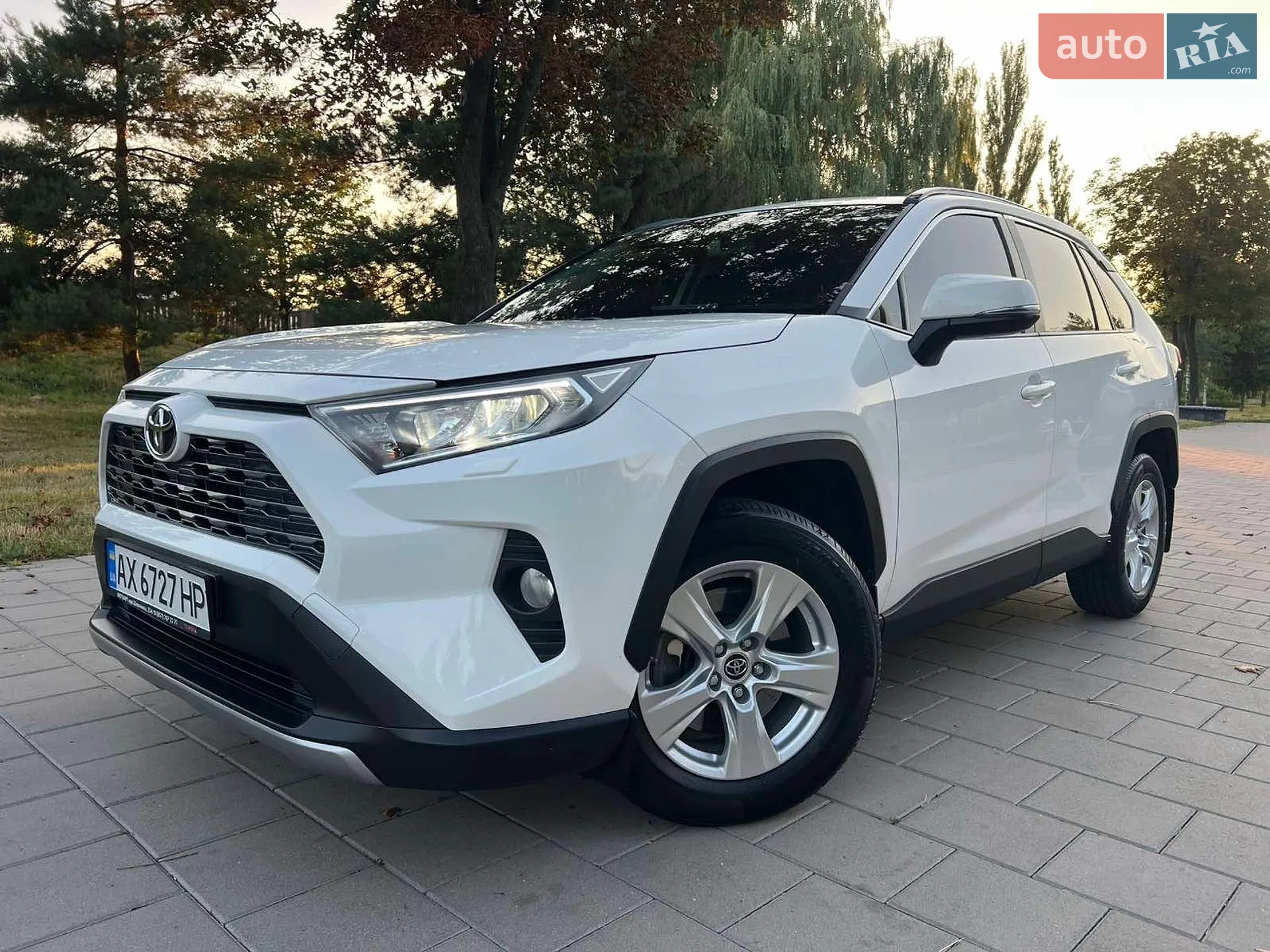 2019 Toyota RAV 4 - мініатюра 11
