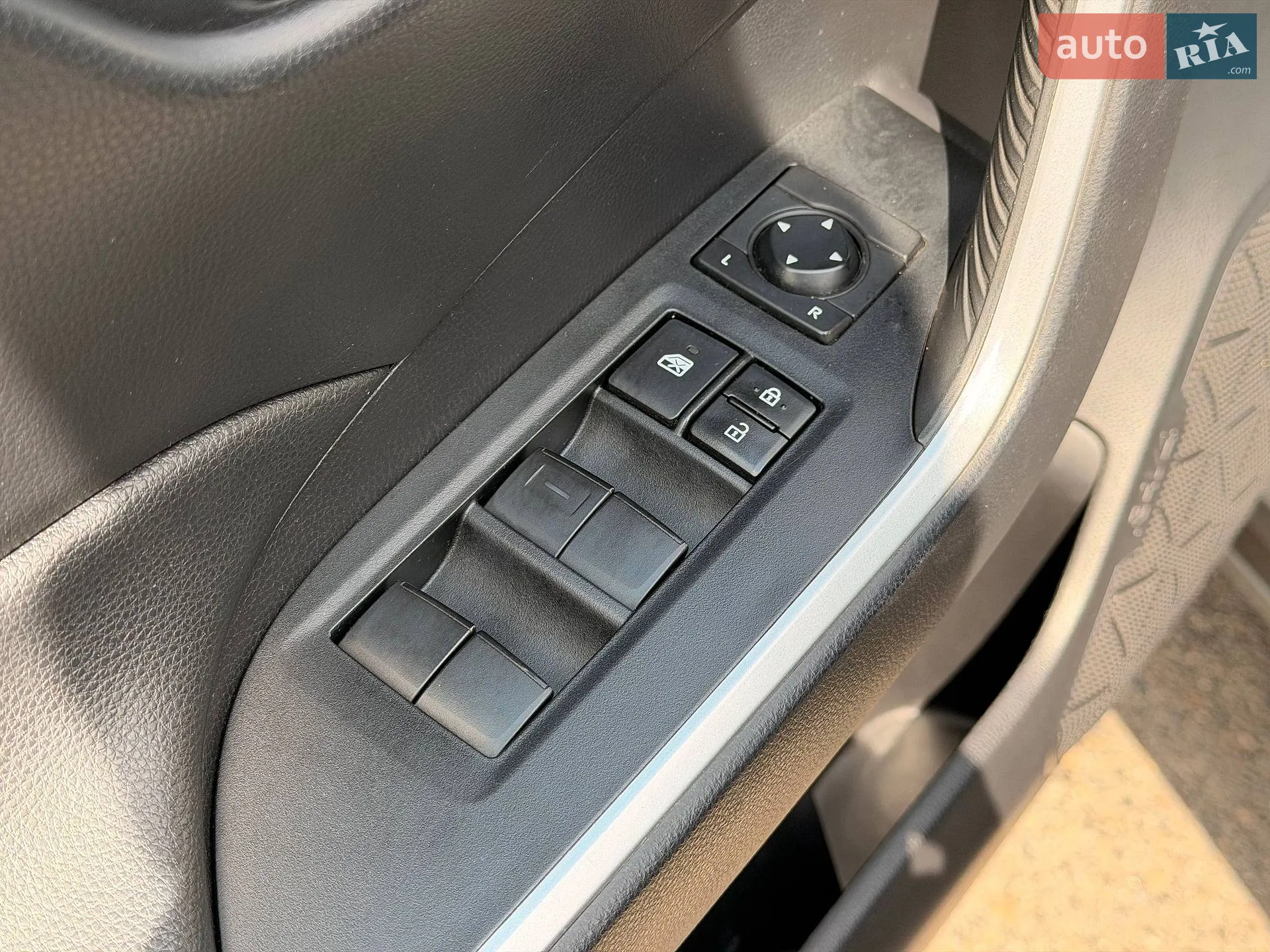 2019 Toyota RAV 4 - мініатюра 44