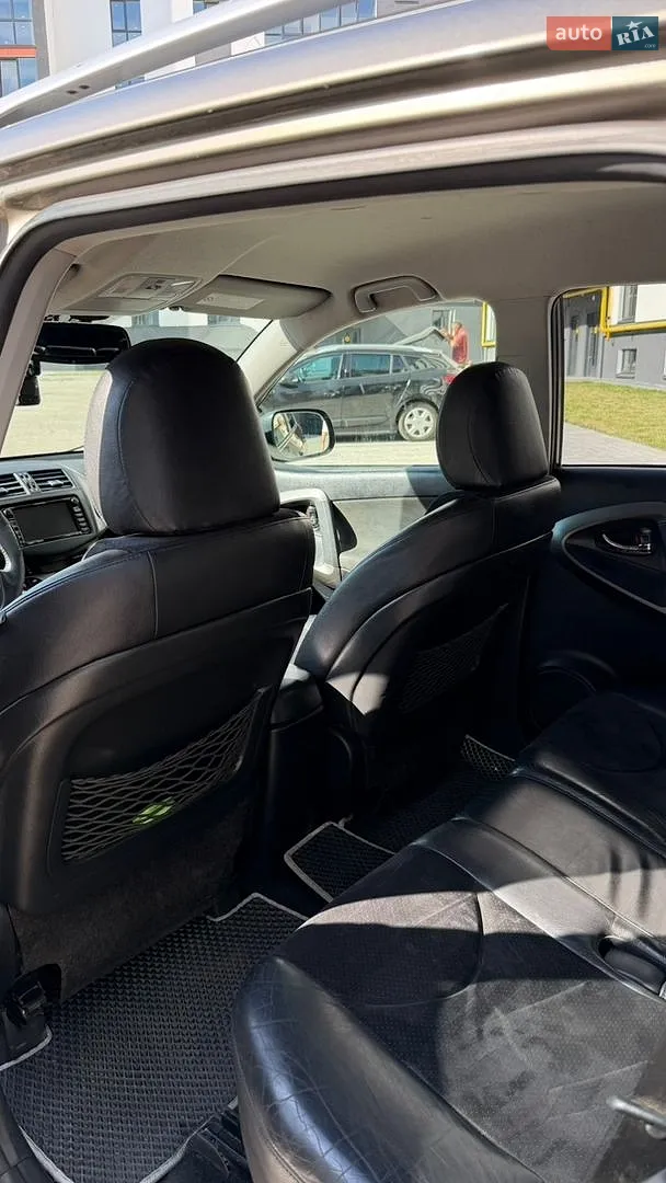 2010 Toyota RAV 4 - мініатюра 14