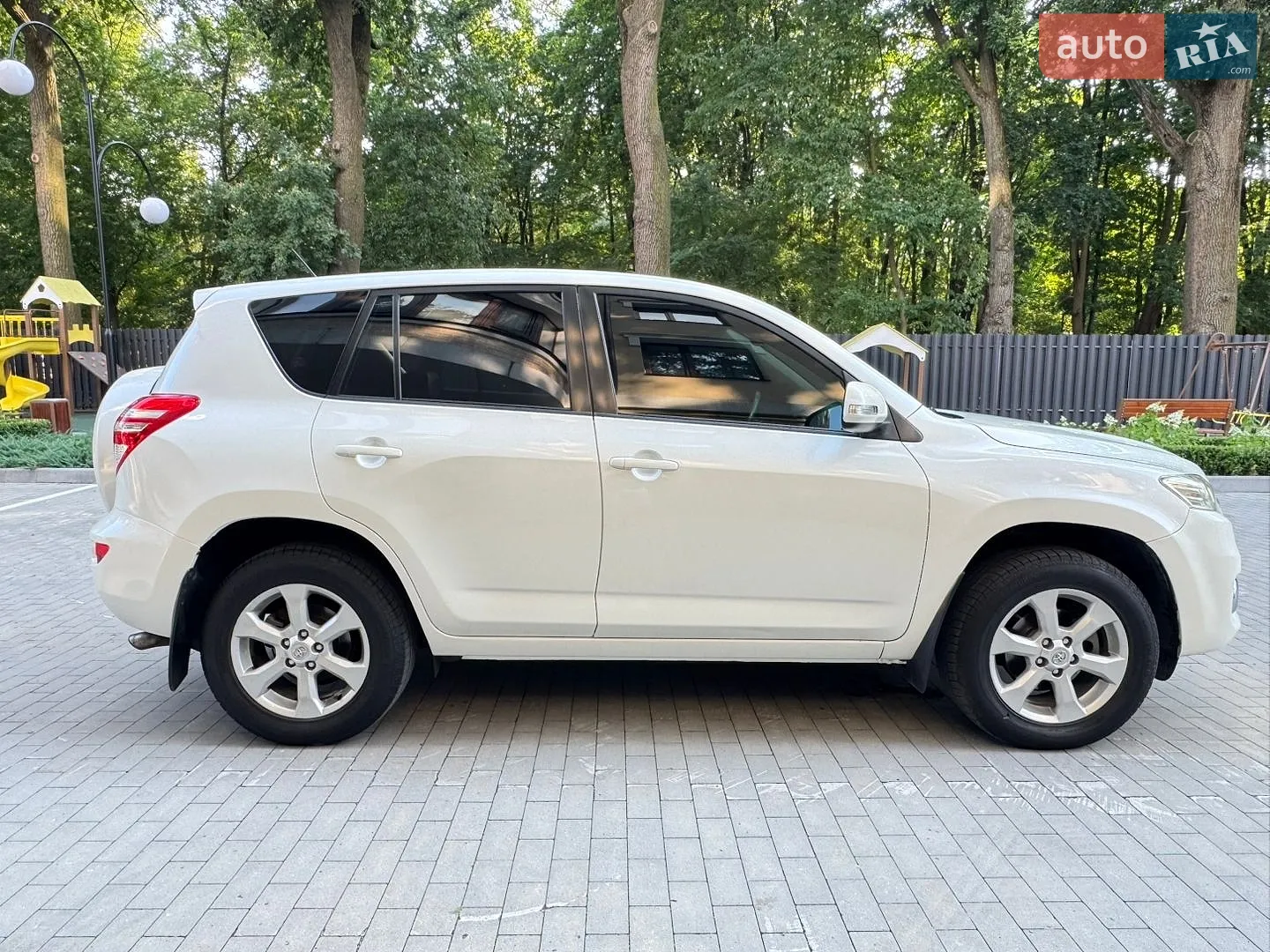 2010 Toyota RAV 4 - мініатюра 5