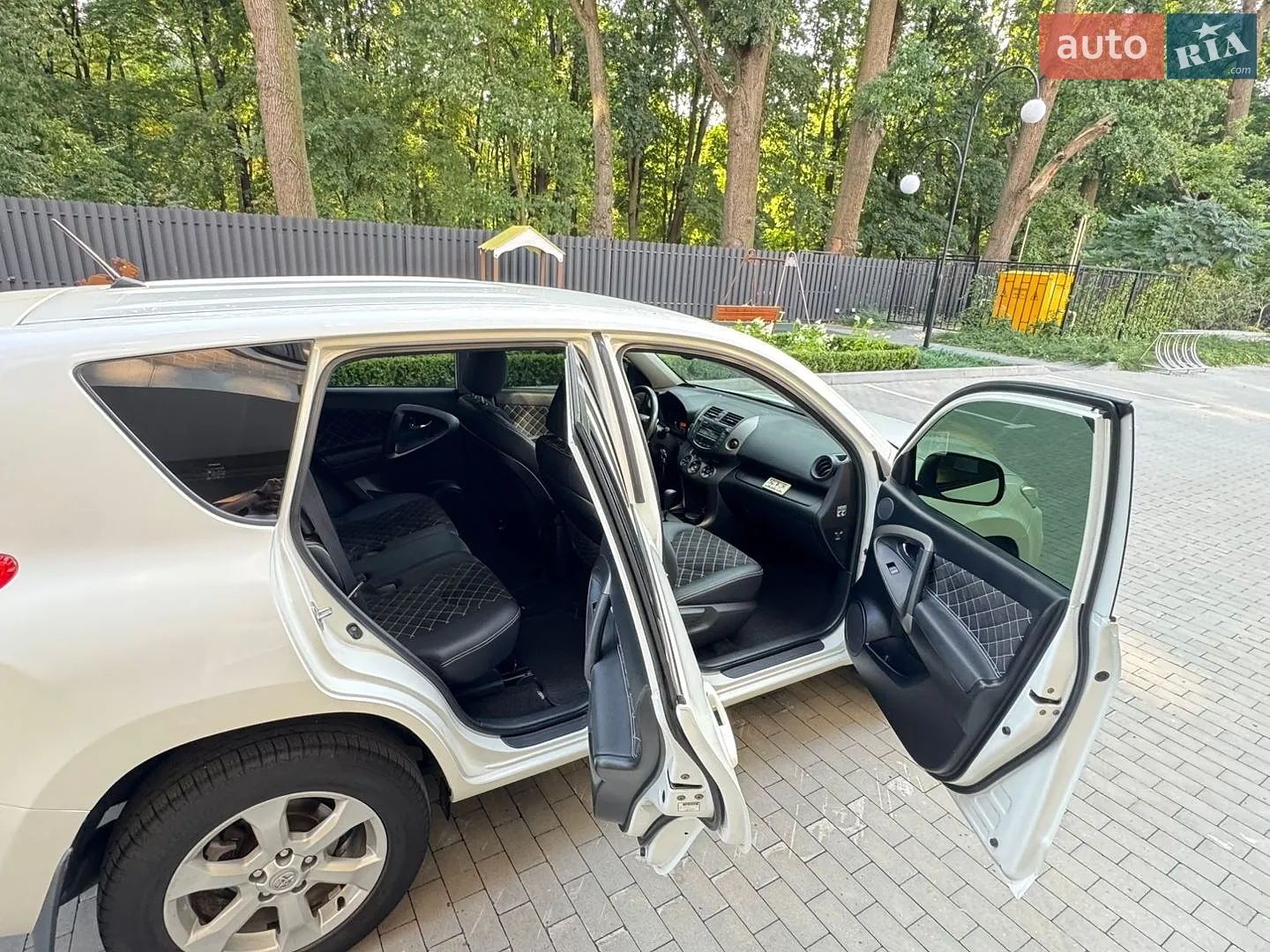 2010 Toyota RAV 4 - мініатюра 8