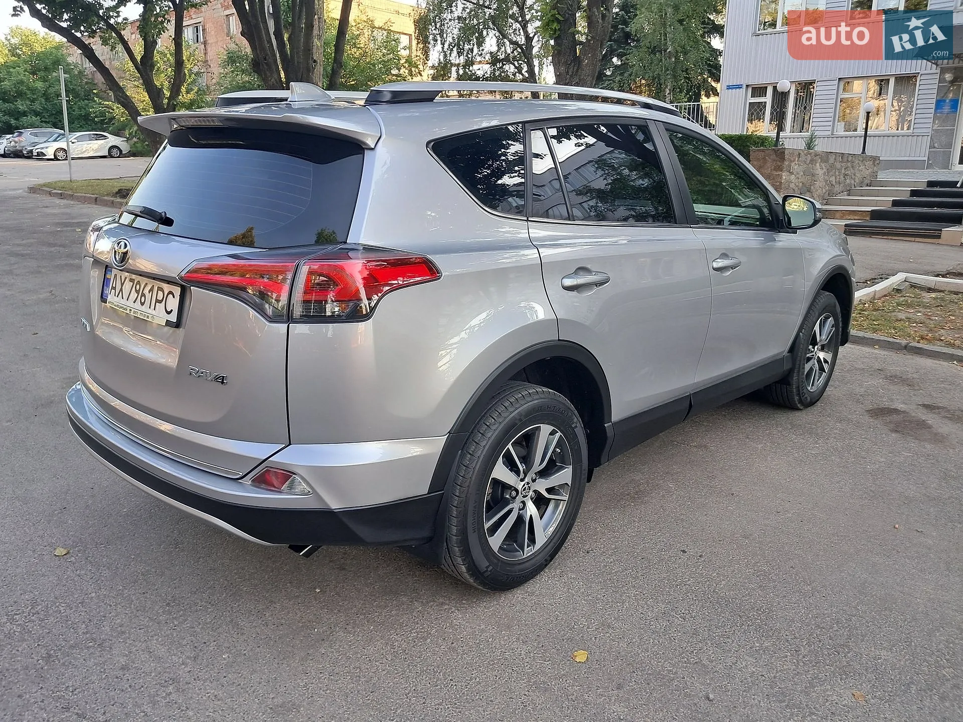 2017 Toyota RAV 4 - мініатюра 3