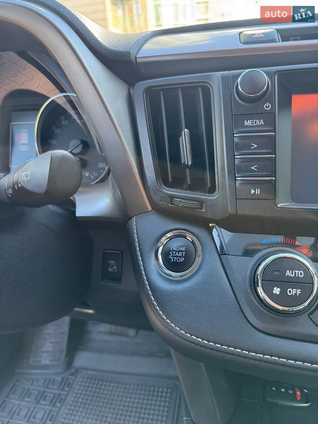 2015 Toyota RAV 4 - мініатюра 18
