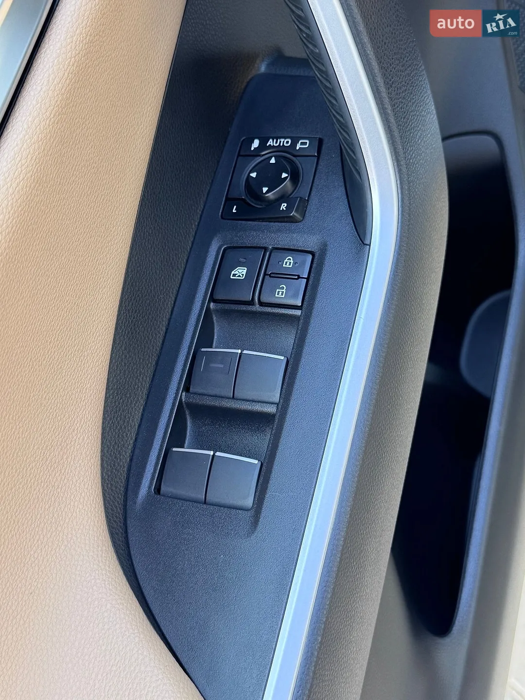 2020 Toyota RAV 4 - мініатюра 26