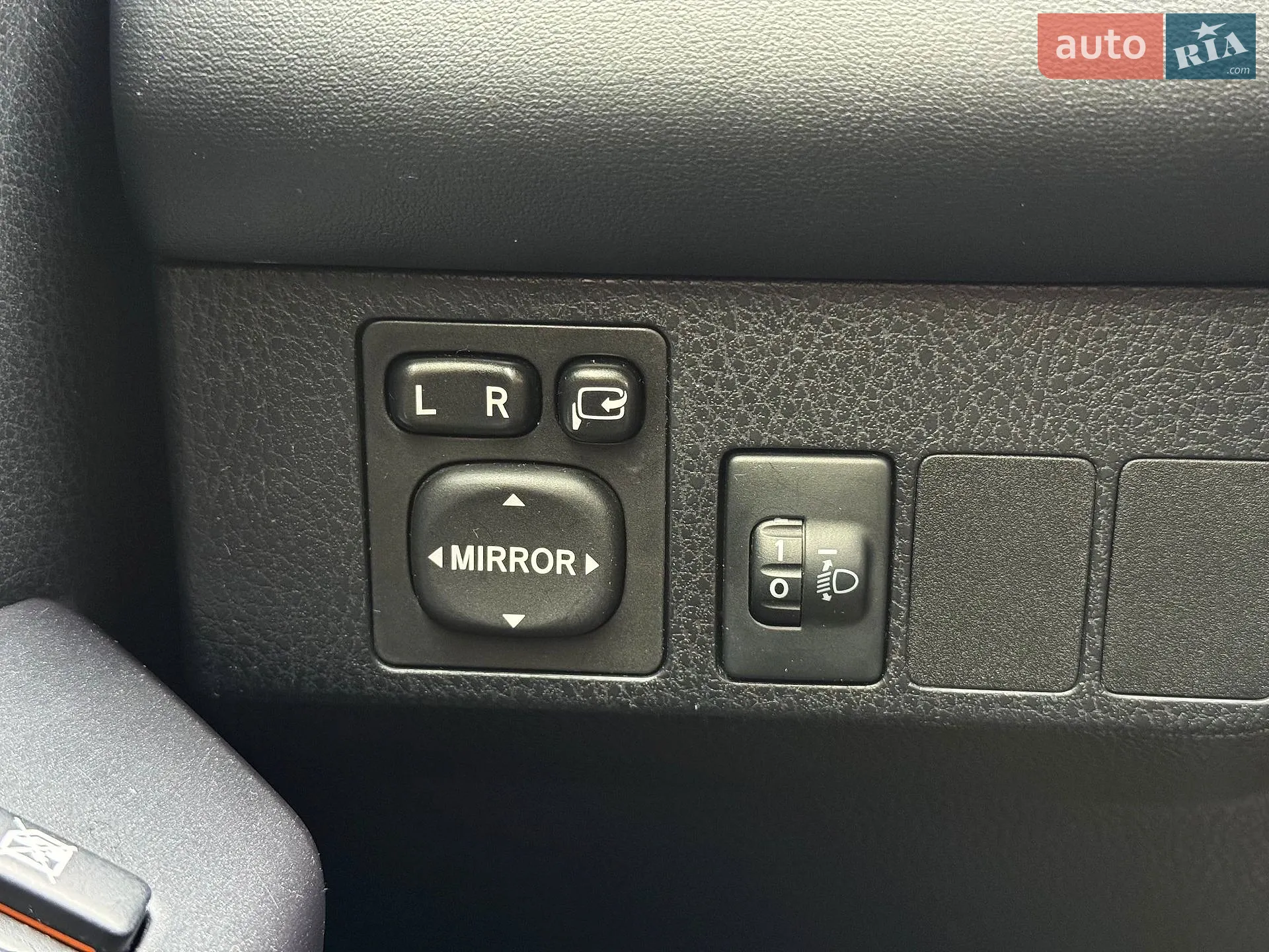 2017 Toyota RAV 4 - мініатюра 17