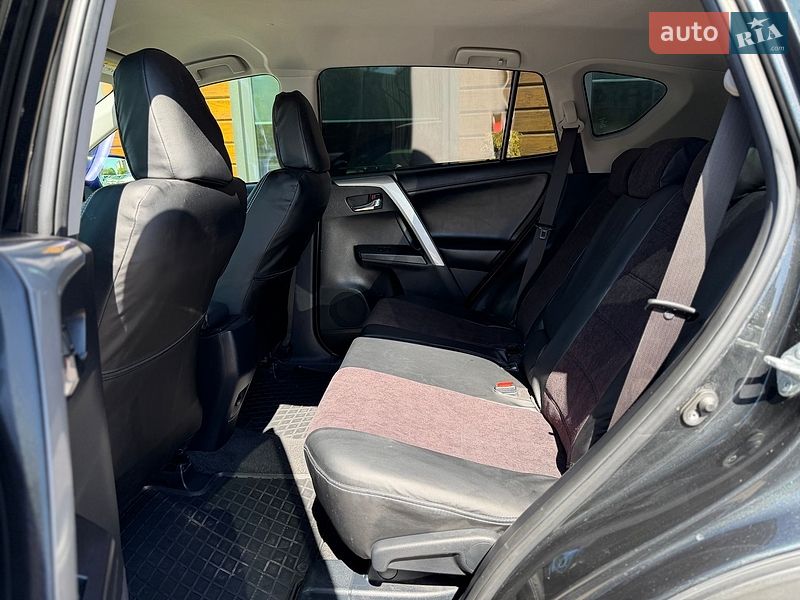 Внедорожник / Кроссовер Toyota RAV4 2017 в Шептицькому