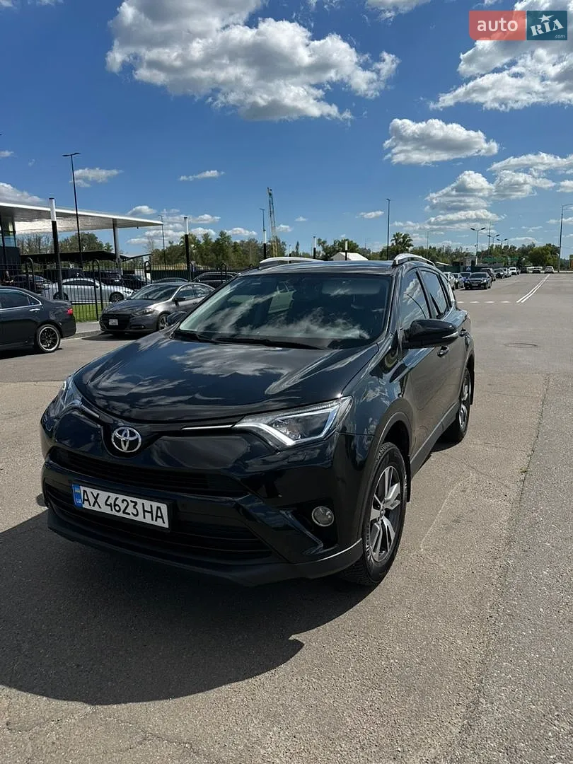 2017 Toyota RAV 4 - фото 1
