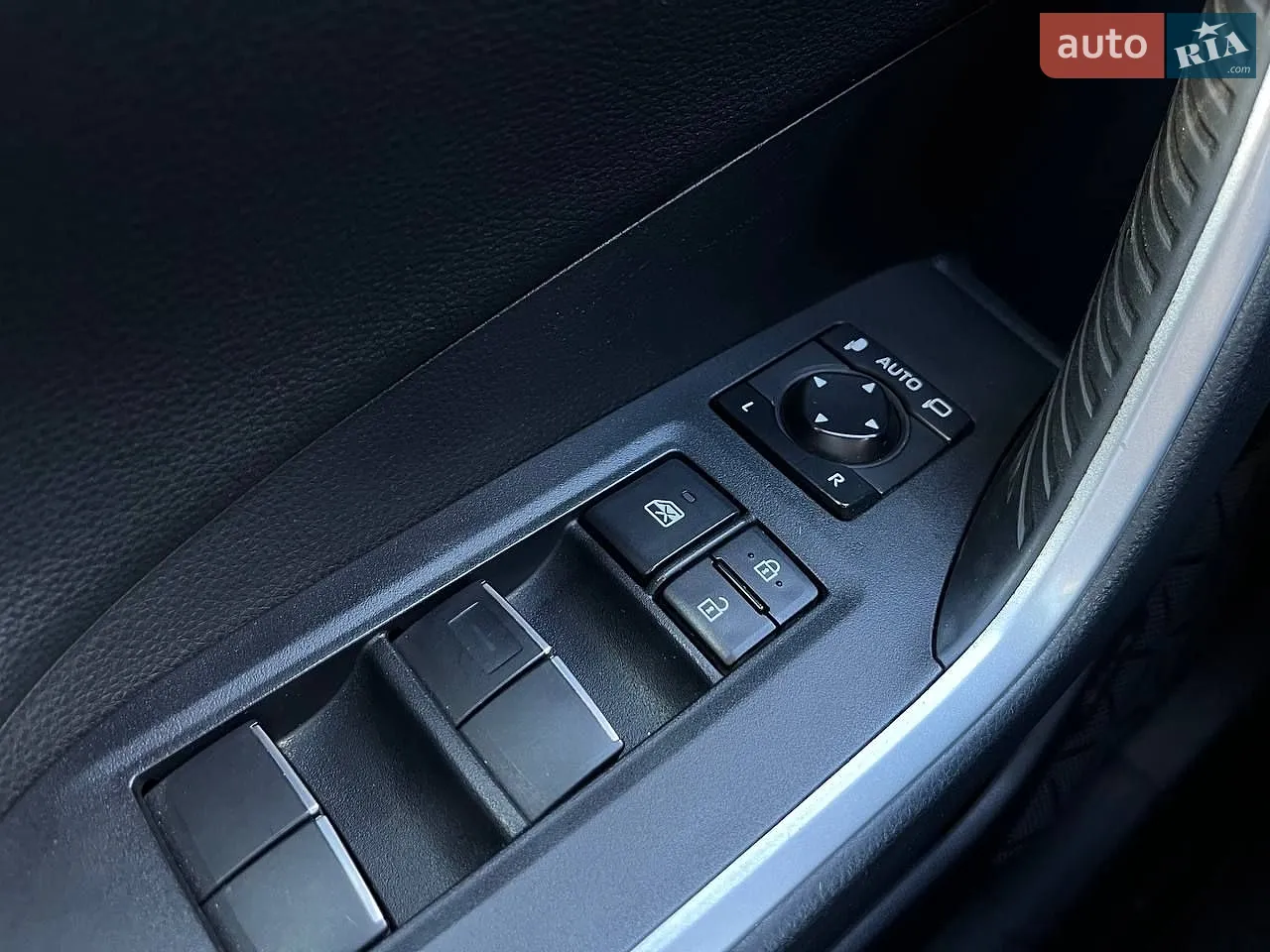 2019 Toyota RAV 4 - мініатюра 16