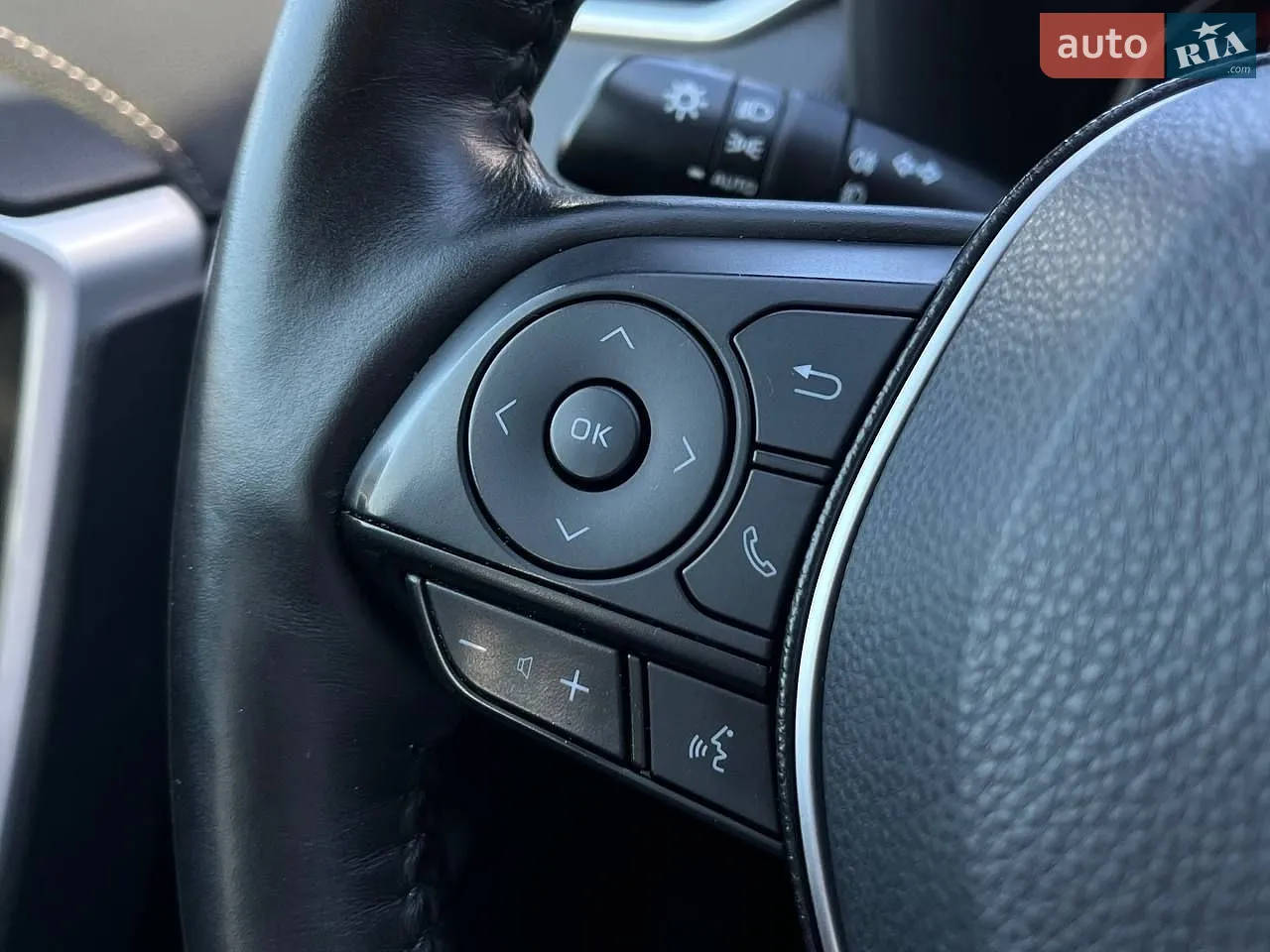 2019 Toyota RAV 4 - мініатюра 19