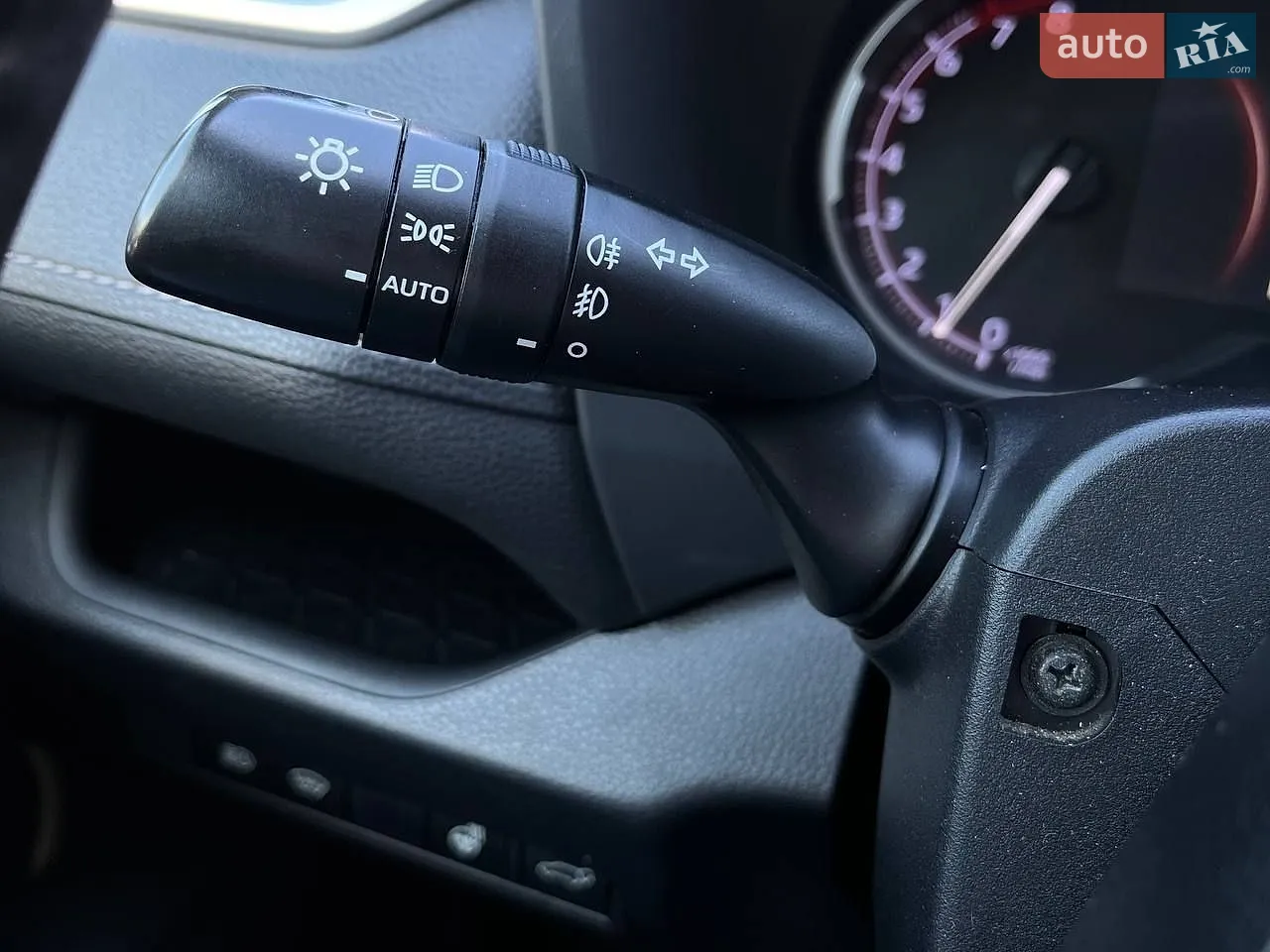 2019 Toyota RAV 4 - мініатюра 18