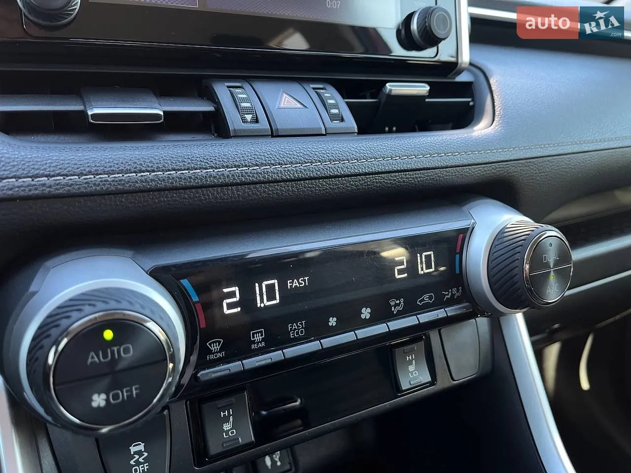 2019 Toyota RAV 4 - мініатюра 26