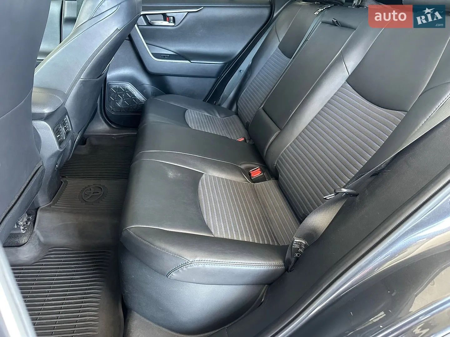 2021 Toyota RAV 4 - мініатюра 23