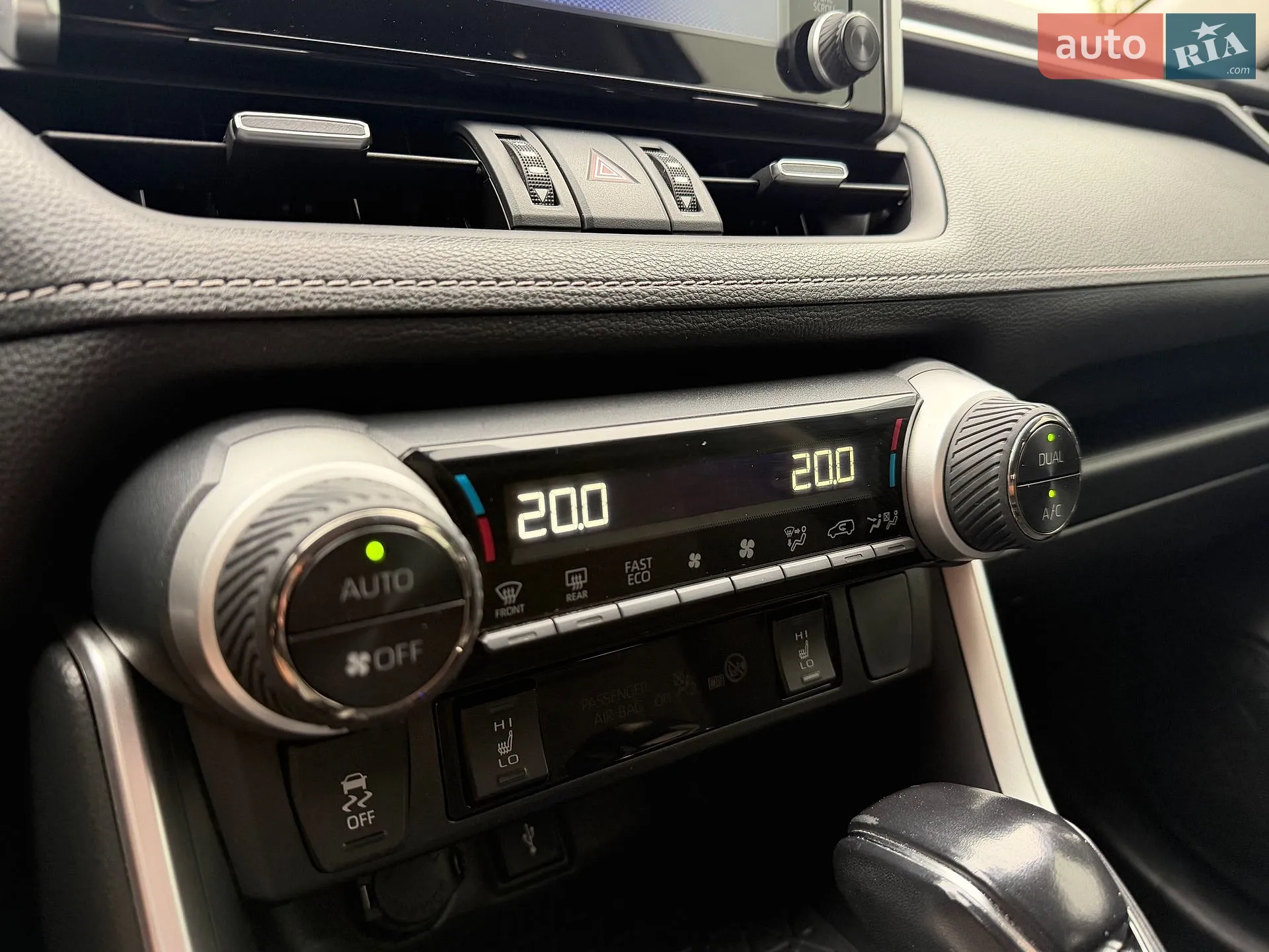 2020 Toyota RAV 4 - мініатюра 28