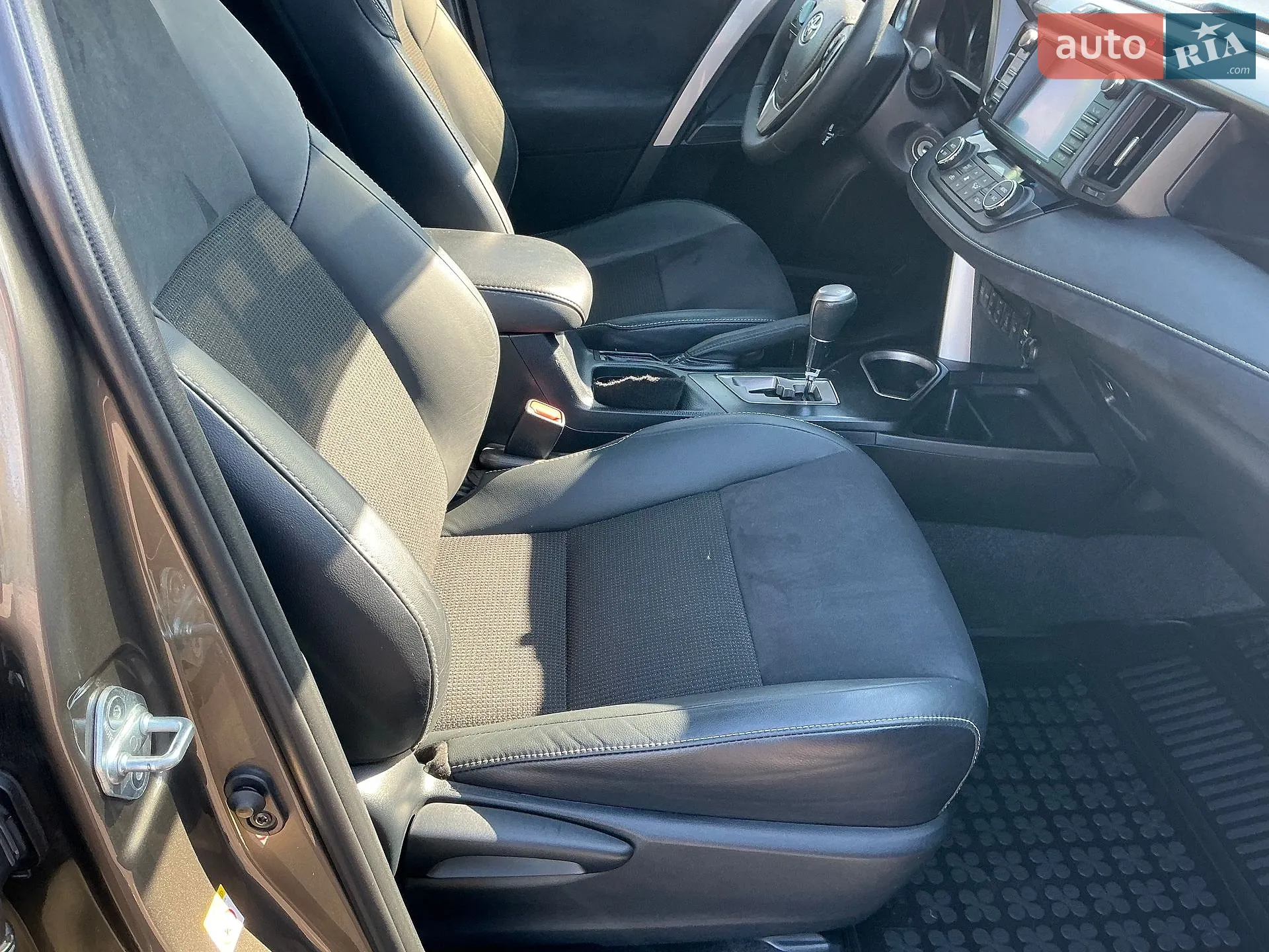 2016 Toyota RAV 4 - мініатюра 15