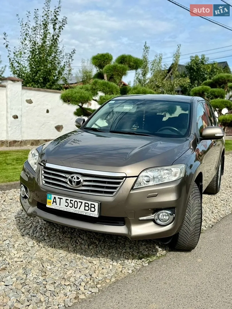 2011 Toyota RAV 4 - фото 1