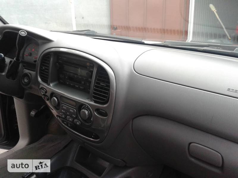 Внедорожник / Кроссовер Toyota Sequoia 2004 в Днепре