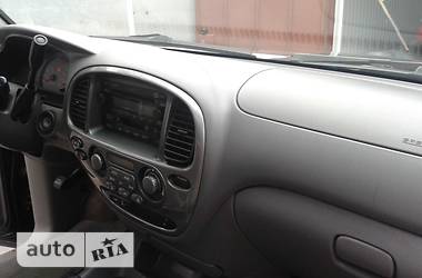 Внедорожник / Кроссовер Toyota Sequoia 2004 в 