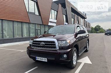 Внедорожник / Кроссовер Toyota Sequoia 2012 в Киеве