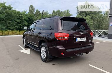 Внедорожник / Кроссовер Toyota Sequoia 2012 в Киеве