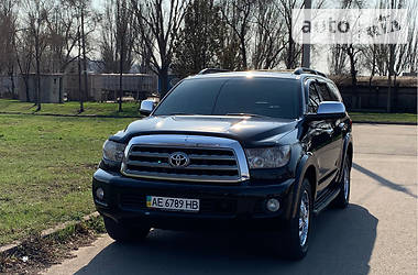 Внедорожник / Кроссовер Toyota Sequoia 2008 в Кривом Роге