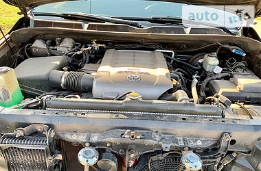 Позашляховик / Кросовер Toyota Sequoia 2008 в 