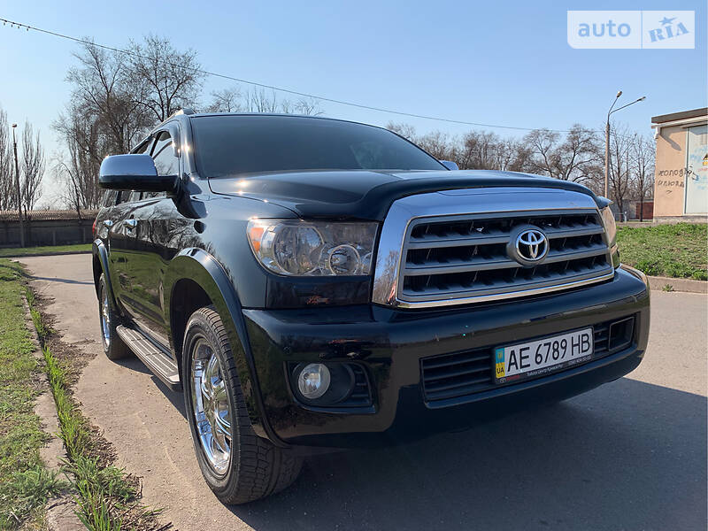 Внедорожник / Кроссовер Toyota Sequoia 2008 в Кривом Роге