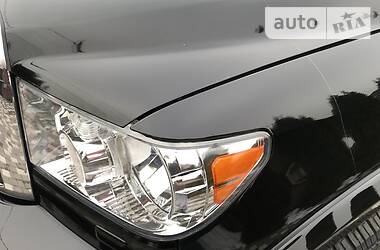Внедорожник / Кроссовер Toyota Sequoia 2014 в 