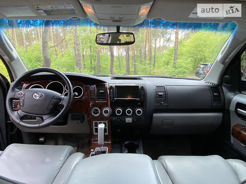 Позашляховик / Кросовер Toyota Sequoia 2009 в Києві
