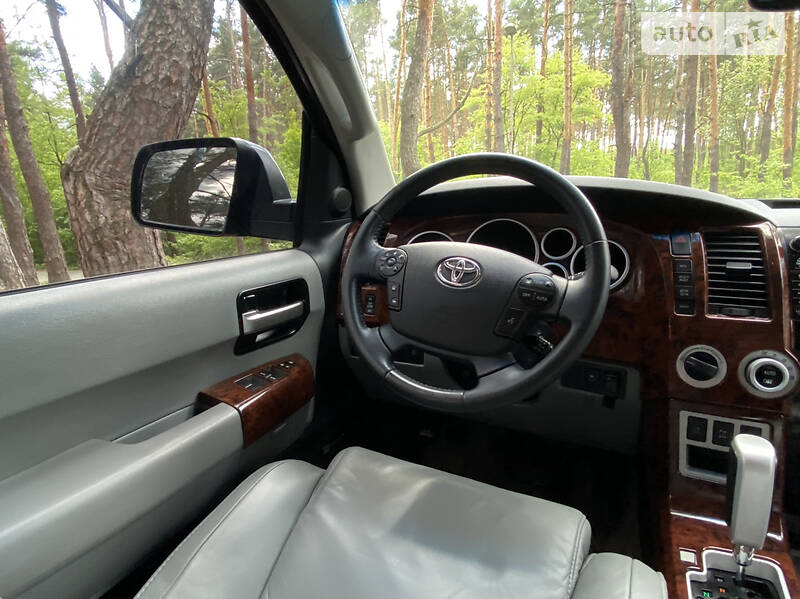 Позашляховик / Кросовер Toyota Sequoia 2009 в Києві