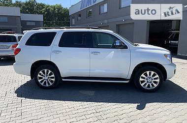 Внедорожник / Кроссовер Toyota Sequoia 2012 в Черновцах