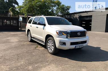 Внедорожник / Кроссовер Toyota Sequoia 2015 в Киеве