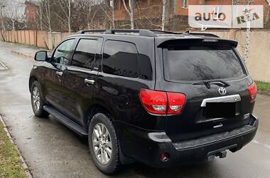 Внедорожник / Кроссовер Toyota Sequoia 2013 в Киеве