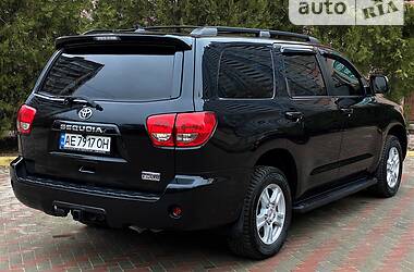 Внедорожник / Кроссовер Toyota Sequoia 2012 в Днепре