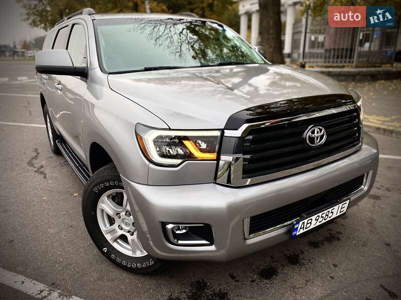 Внедорожник / Кроссовер Toyota Sequoia 2017 в Виннице