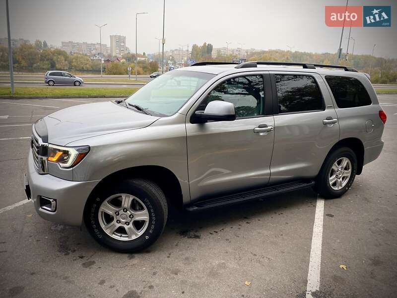 Внедорожник / Кроссовер Toyota Sequoia 2017 в Виннице