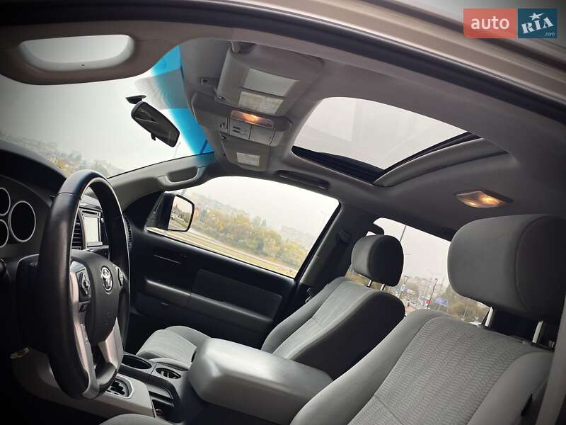 Внедорожник / Кроссовер Toyota Sequoia 2017 в Виннице
