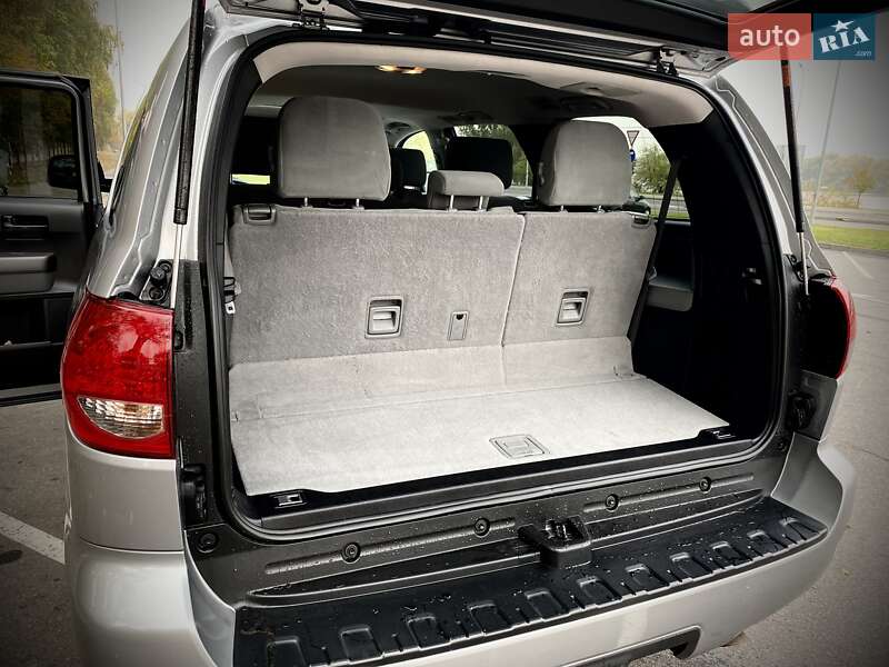 Внедорожник / Кроссовер Toyota Sequoia 2017 в Виннице