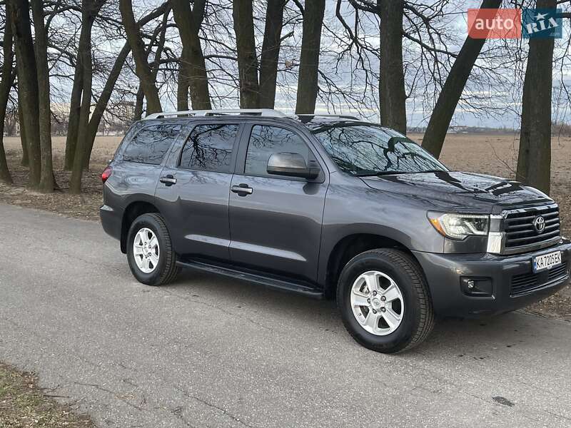 Внедорожник / Кроссовер Toyota Sequoia 2017 в Киеве