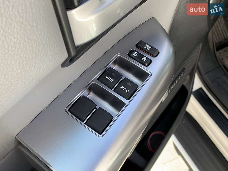 Позашляховик / Кросовер Toyota Sequoia 2017 в Хмельницькому