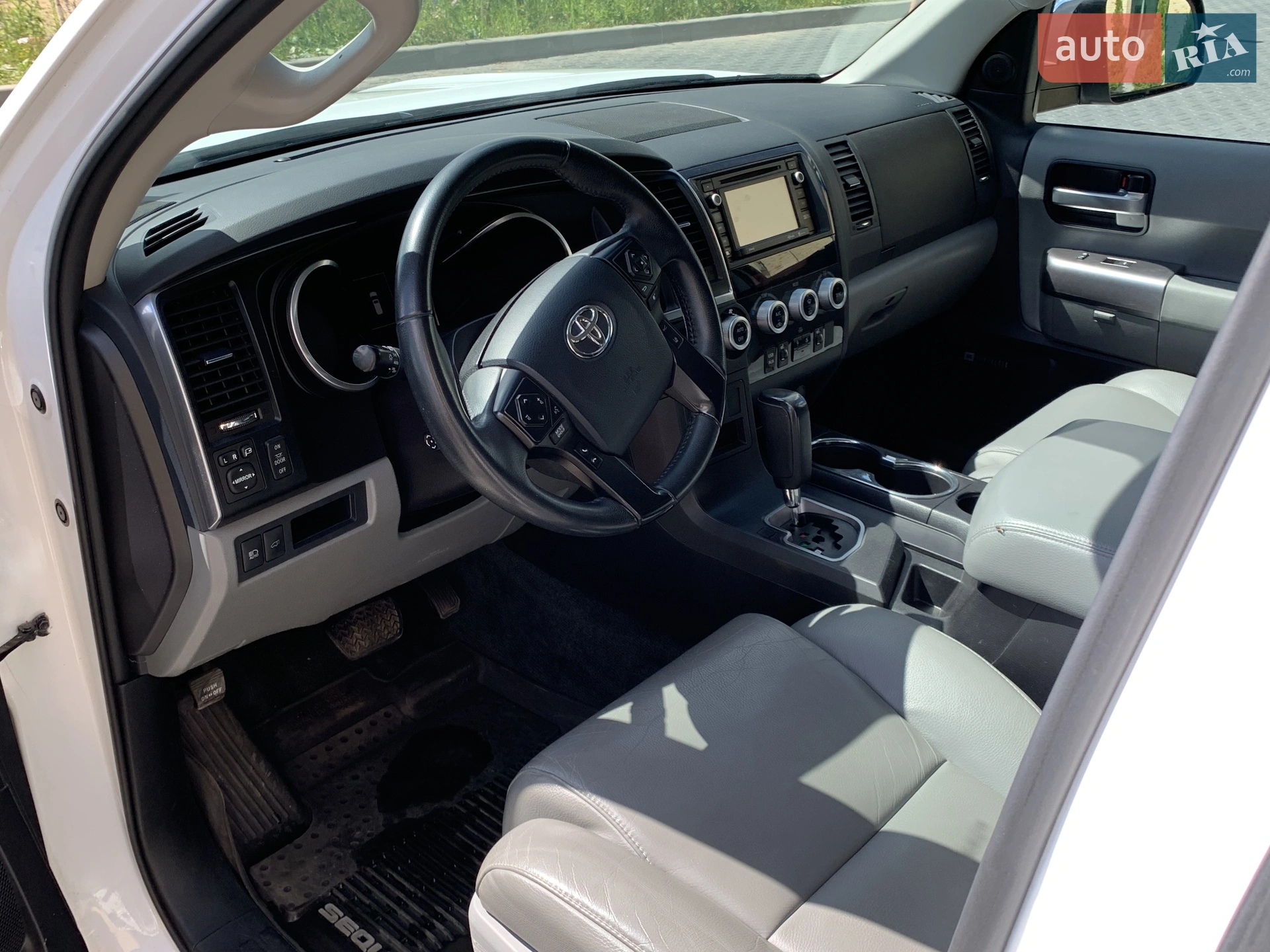 2017 Toyota Sequoia - мініатюра 17