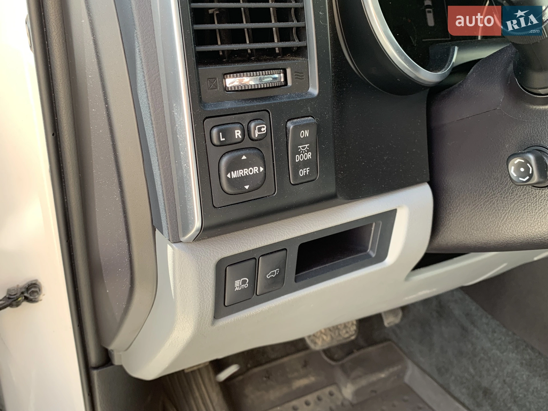 2017 Toyota Sequoia - мініатюра 21