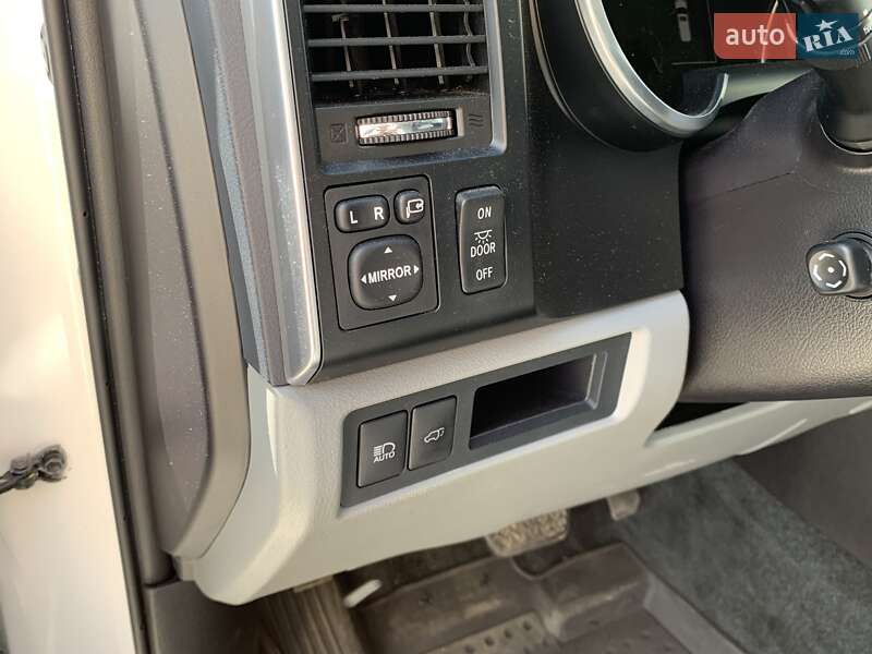 Позашляховик / Кросовер Toyota Sequoia 2017 в Хмельницькому